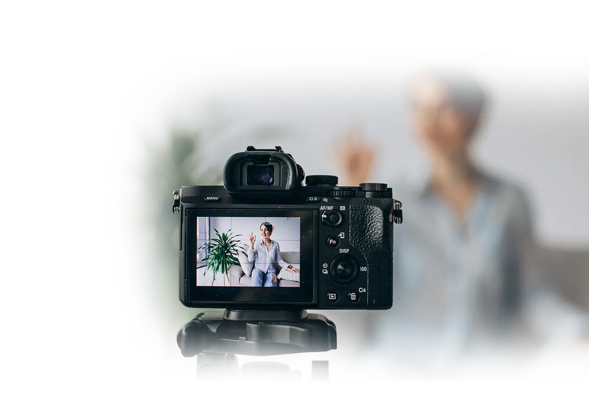 Cámara grabando un video corporativo